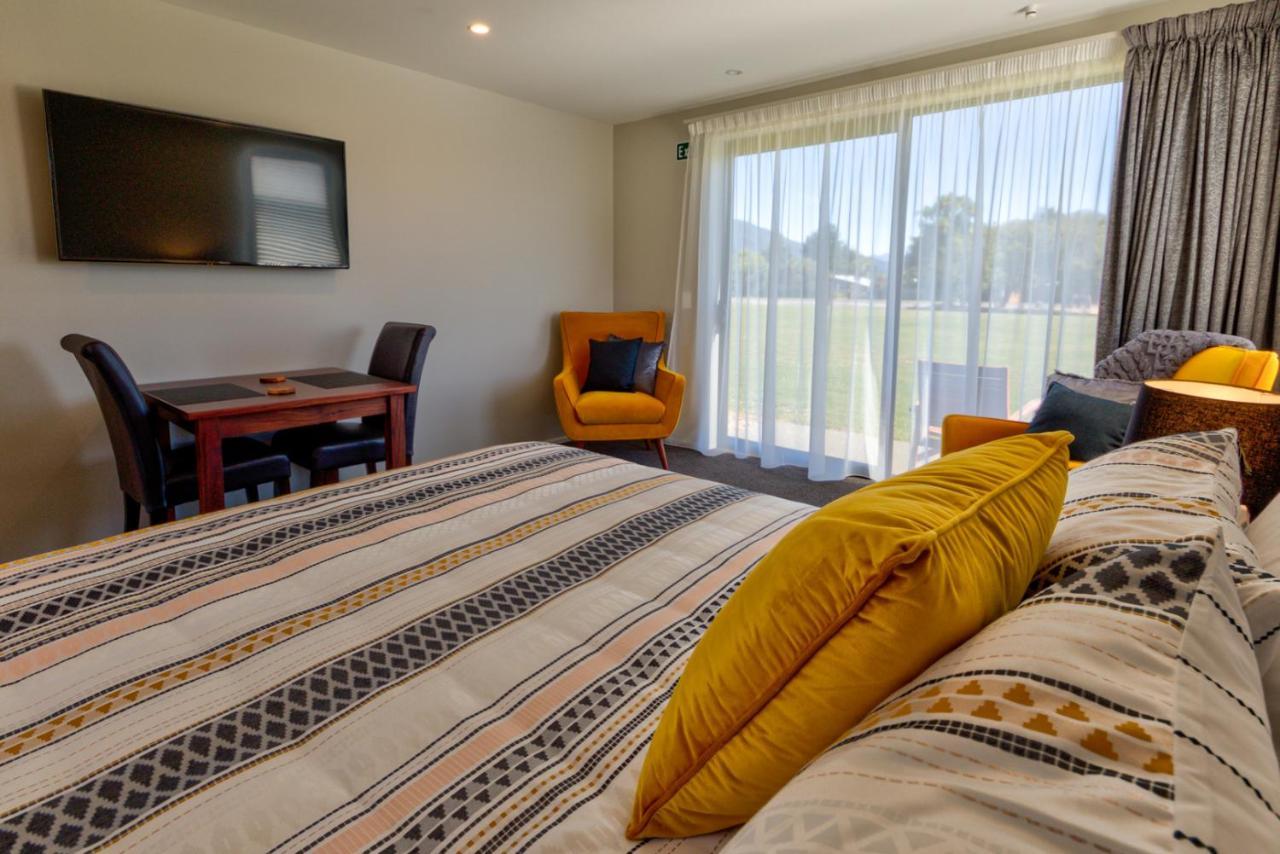 Annies On Milford Motel Te Anau Exterior photo